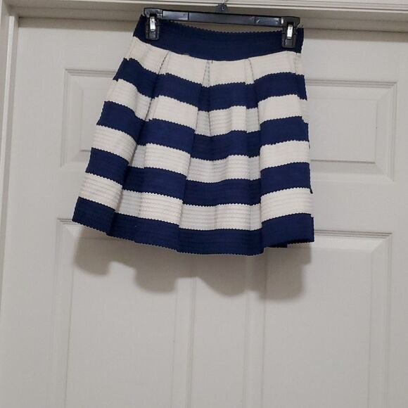 Active Women's Skirt - Picture 2 of 8